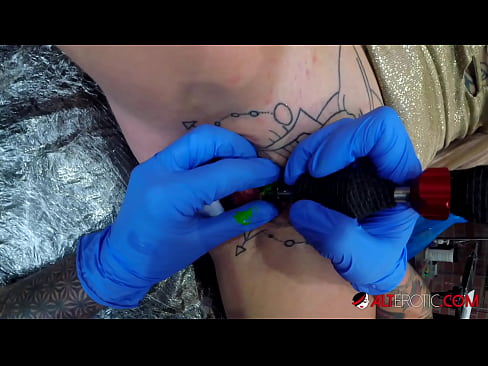 ❤️ Extremely tattooed hottie Sully Savage got a tattoo on her clitoris ️ Super sex at us